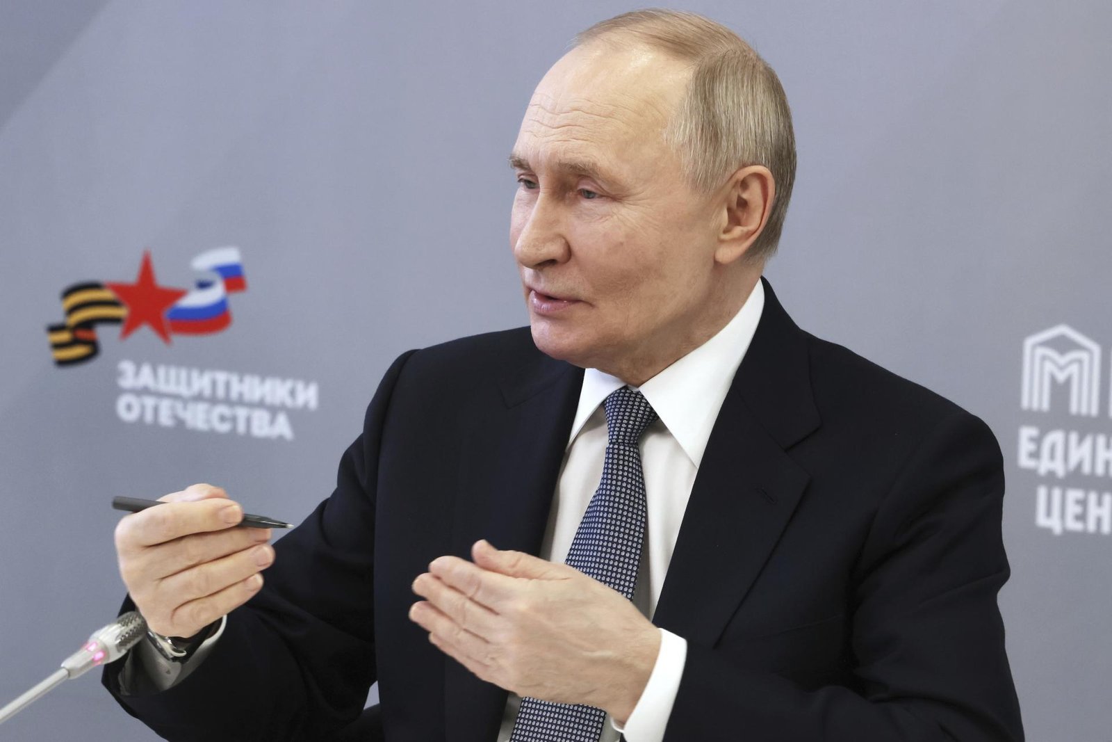 Nestiahneme sa, vyhlásil Putin. Macrona varoval pred Napoleonovým osudom Nestiahneme sa, vyhlásil Putin. Macrona varoval pred Napoleonovým osudom