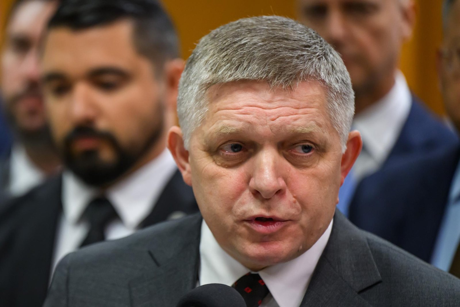 Fico nevylúčil predčasné voľby, ak ich bude chcieť Smer. Za problémy v koalícii ja nemôžem, tvrdí