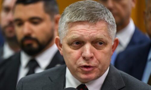 Fico vyzýva eurokomisiu, aby zaujala postoj k prezidentským voľbám v Rumunsku. Je to nebezpečné, tvrdí