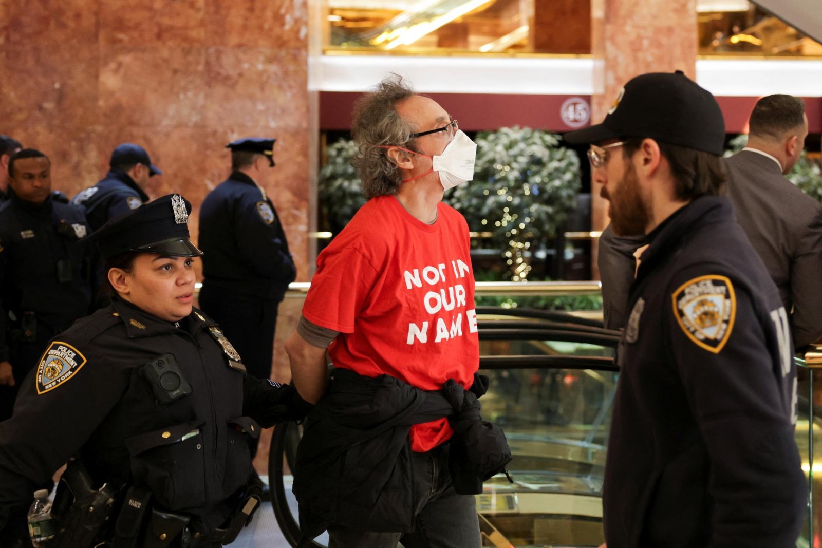 Židovská skupina v Trump Tower žiadala prepustenie propalestínskeho aktivistu a koniec vyzbrojovania Izraelu Židovská skupina v Trump Tower žiadala prepustenie propalestínskeho aktivistu a koniec vyzbrojovania Izraelu