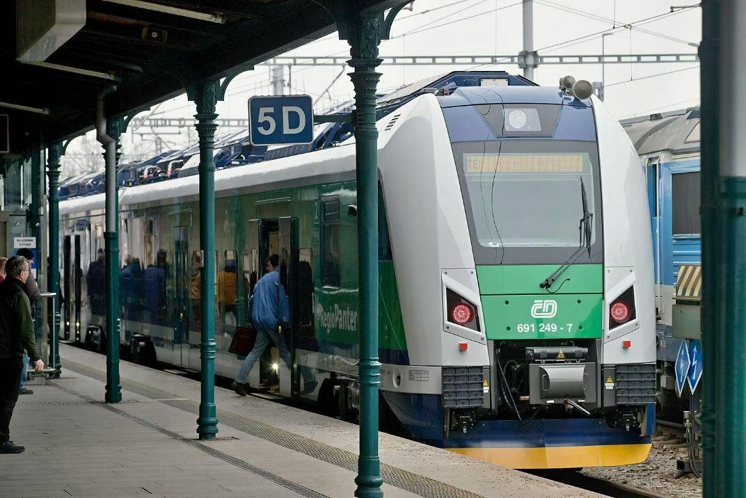Naše železnice rozpútali batériovú revolúciu. Experti však majú výhrady, chcú škrtnúť trať na severe Naše železnice rozpútali batériovú revolúciu. Experti však majú výhrady, chcú škrtnúť trať na severe