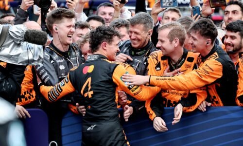 Norris vyhral daždivú Veľkú cenu Austrálie. Obhajca titulu v F1 Verstappen skončil hneď za ním