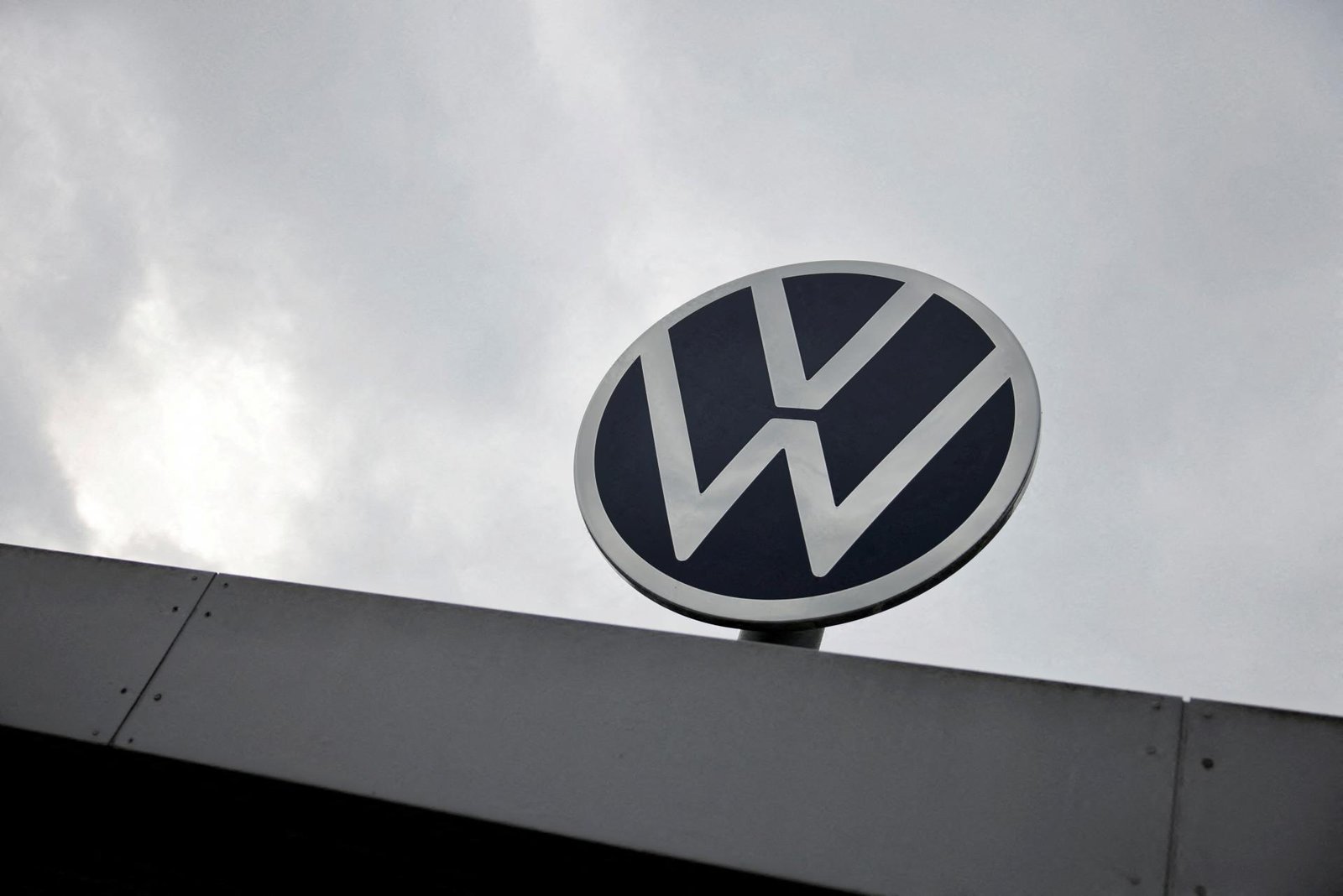Nové svetové pomery vplývajú na automobilky. Agentúra Moody‘s znížila úverové hodnotenie Volkswagenu