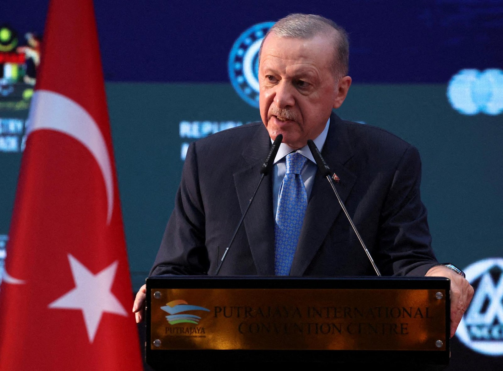 Erdogan počas pokračujúcich demonštrácií opätovne vyzval na rozpustenie Strany kurdských pracujúcich Erdogan počas pokračujúcich demonštrácií opätovne vyzval na rozpustenie Strany kurdských pracujúcich