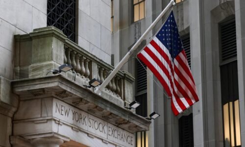 Wall Street je pod tlakom. Európa výrazne prekonáva Spojené štáty