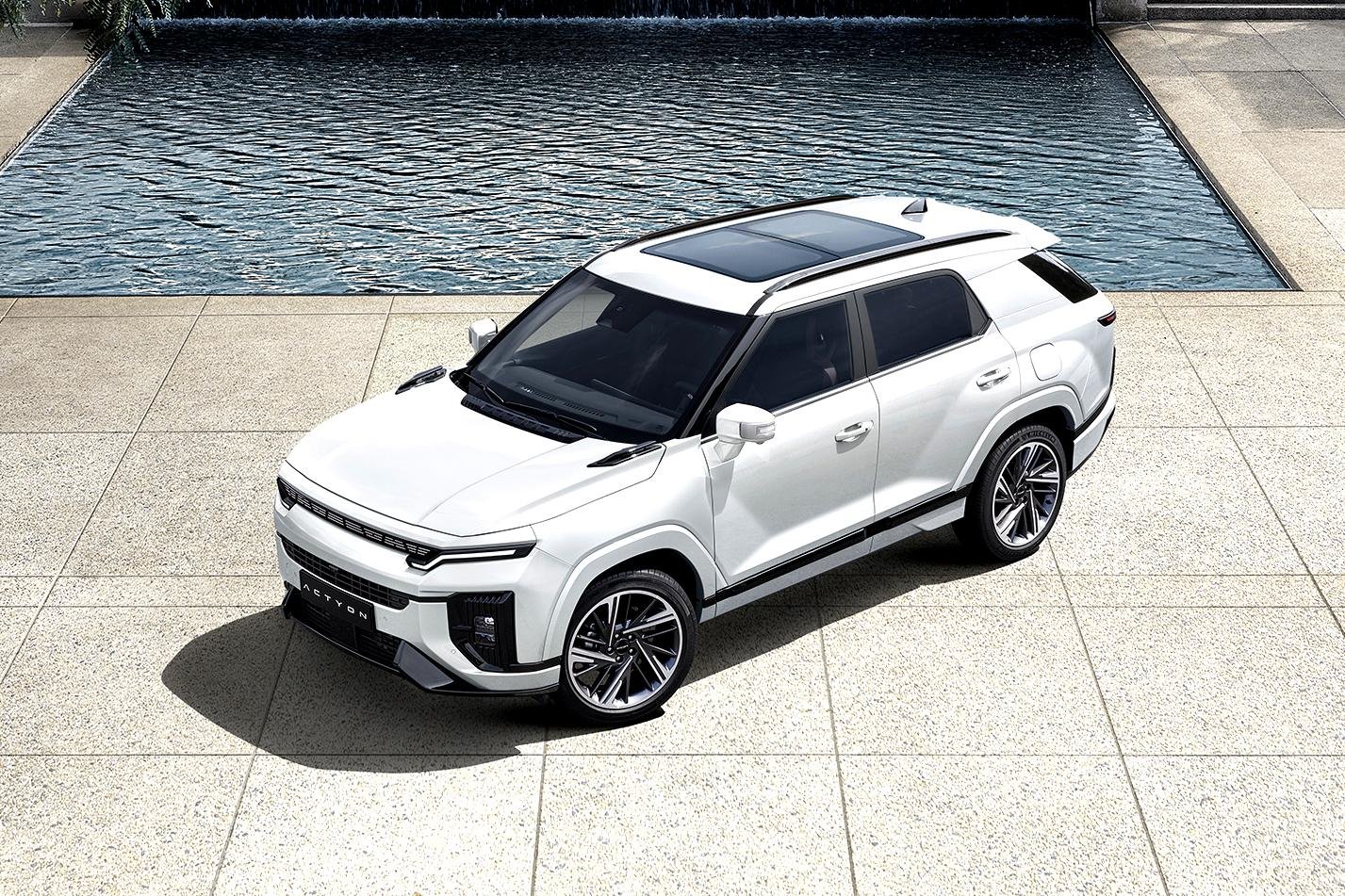 SsangYong mení názov a novým SUV zavarí Kodiaqu. Cenou ho podlieza aj v „plnke“ SsangYong mení názov a novým SUV zavarí Kodiaqu. Cenou ho podlieza aj v „plnke“