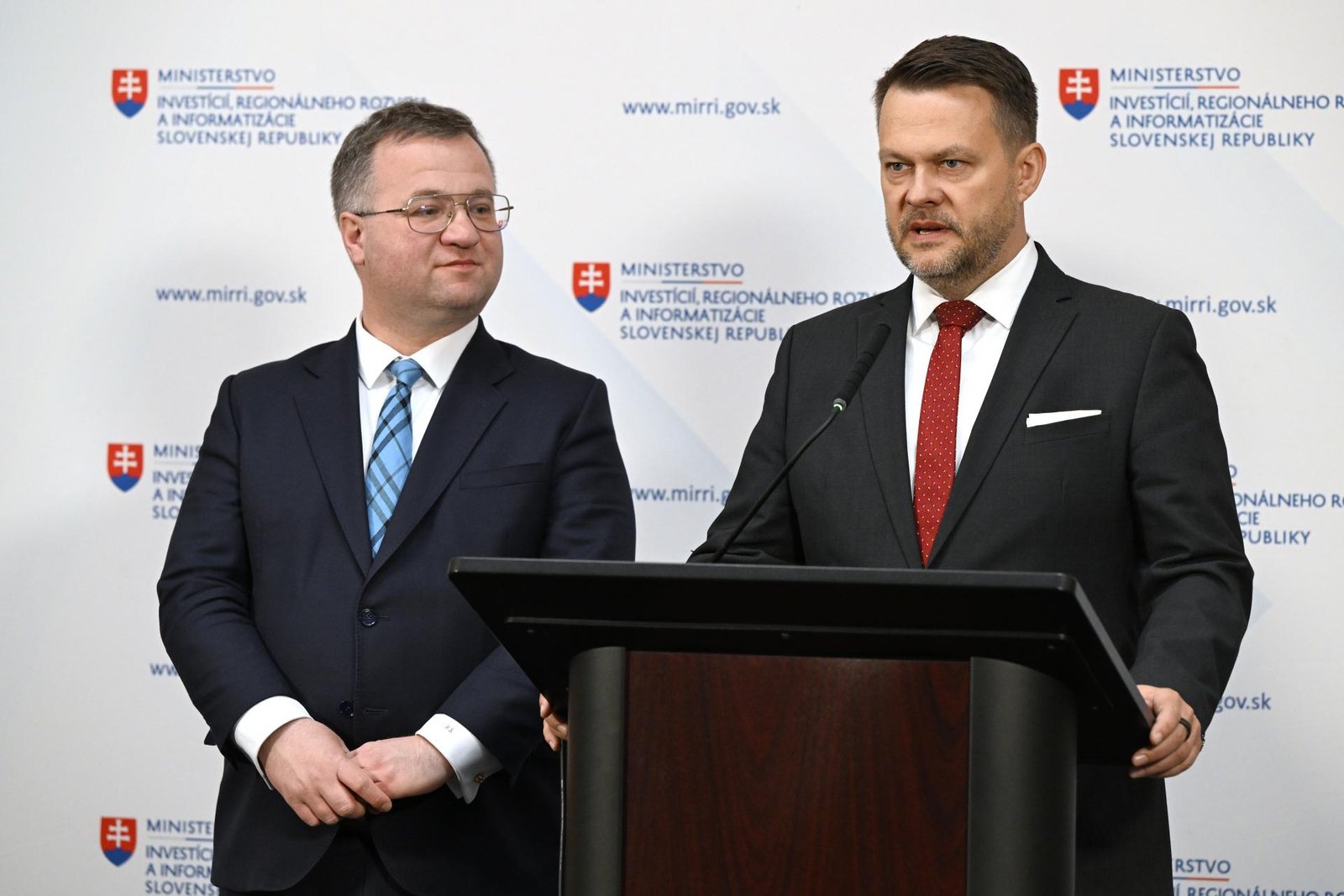 Vláda vymenovala Radomíra Šalitroša za nového štátneho tajomníka rezortu investícií Vláda vymenovala Radomíra Šalitroša za nového štátneho tajomníka rezortu investícií