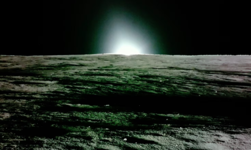 Takto vyzerá západ Slnka a jeho zatmenie z Mesiaca. A napríklad aj prevrátená sonda