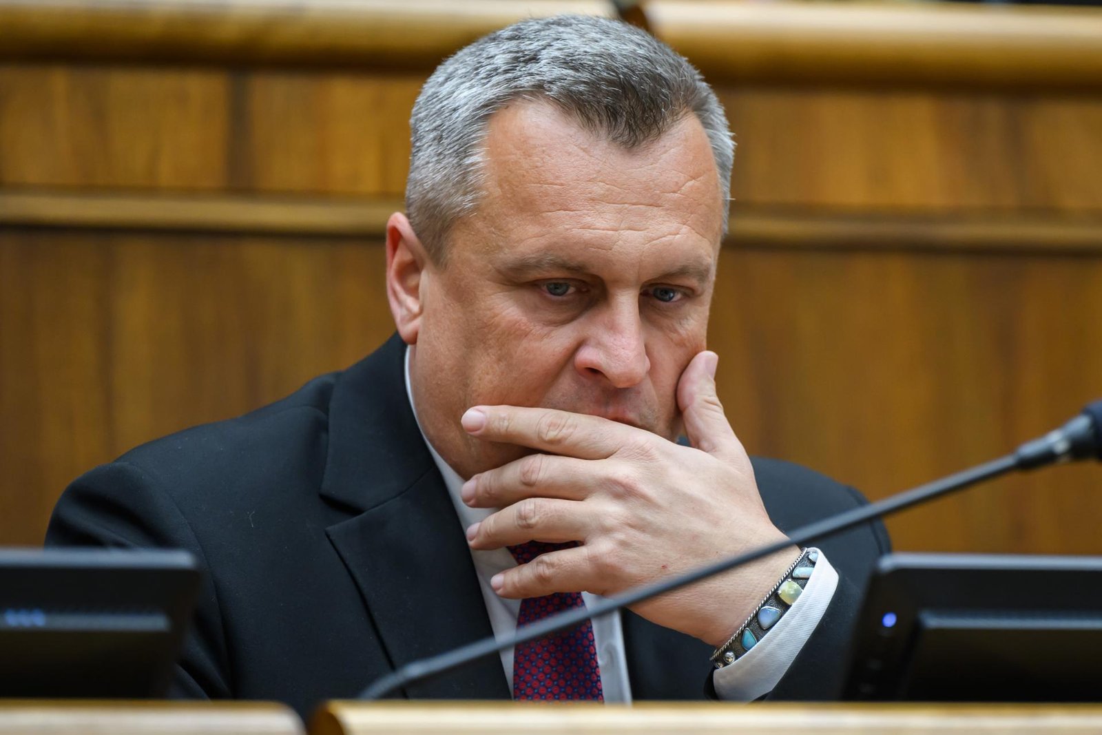 KOMENTÁR: Číslo 79 hlási padajúce sánky KOMENTÁR: Číslo 79 hlási padajúce sánky