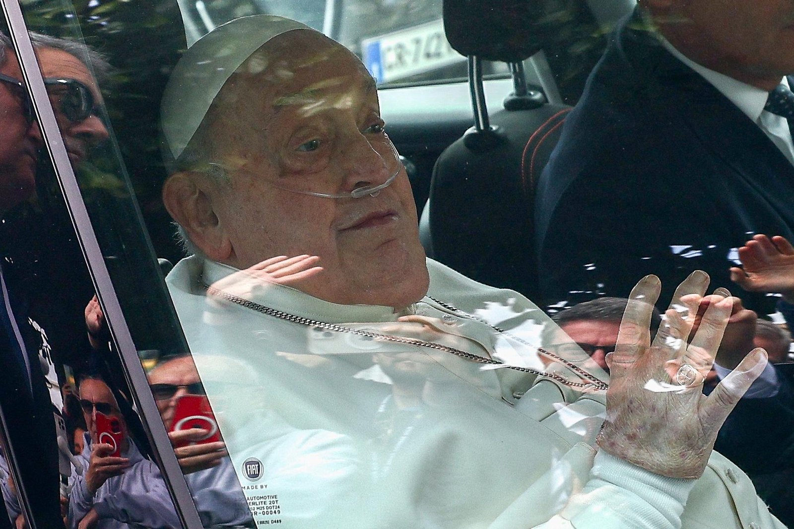 Vedel, že sa nemusí dožiť rána. Pápežovi hrozila smrť, povedal jeho ošetrujúci lekár Vedel, že sa nemusí dožiť rána. Pápežovi hrozila smrť, povedal jeho ošetrujúci lekár