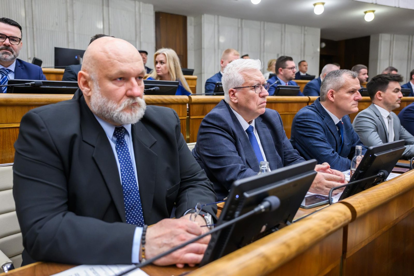 Rebélia sa skončila. Parlament privítal viacerých nováčikov a Danko zažil zlý štart