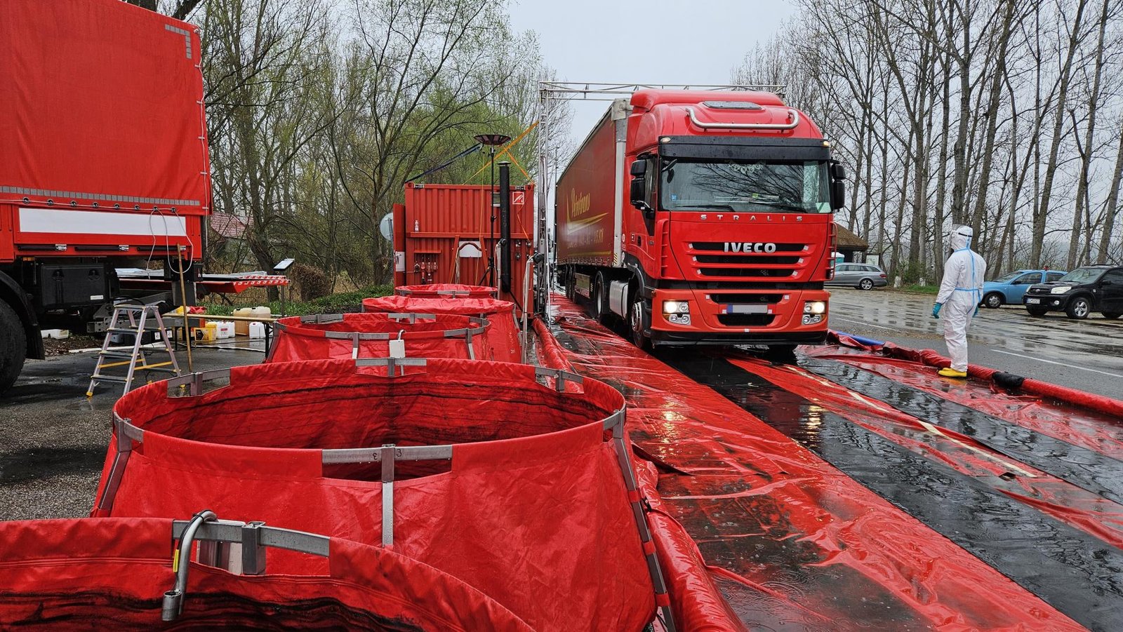 Polícia v súvislosti so slintačkou a krívačkou povolí výnimku vybraným nákladným vozidlám Polícia v súvislosti so slintačkou a krívačkou povolí výnimku vybraným nákladným vozidlám
