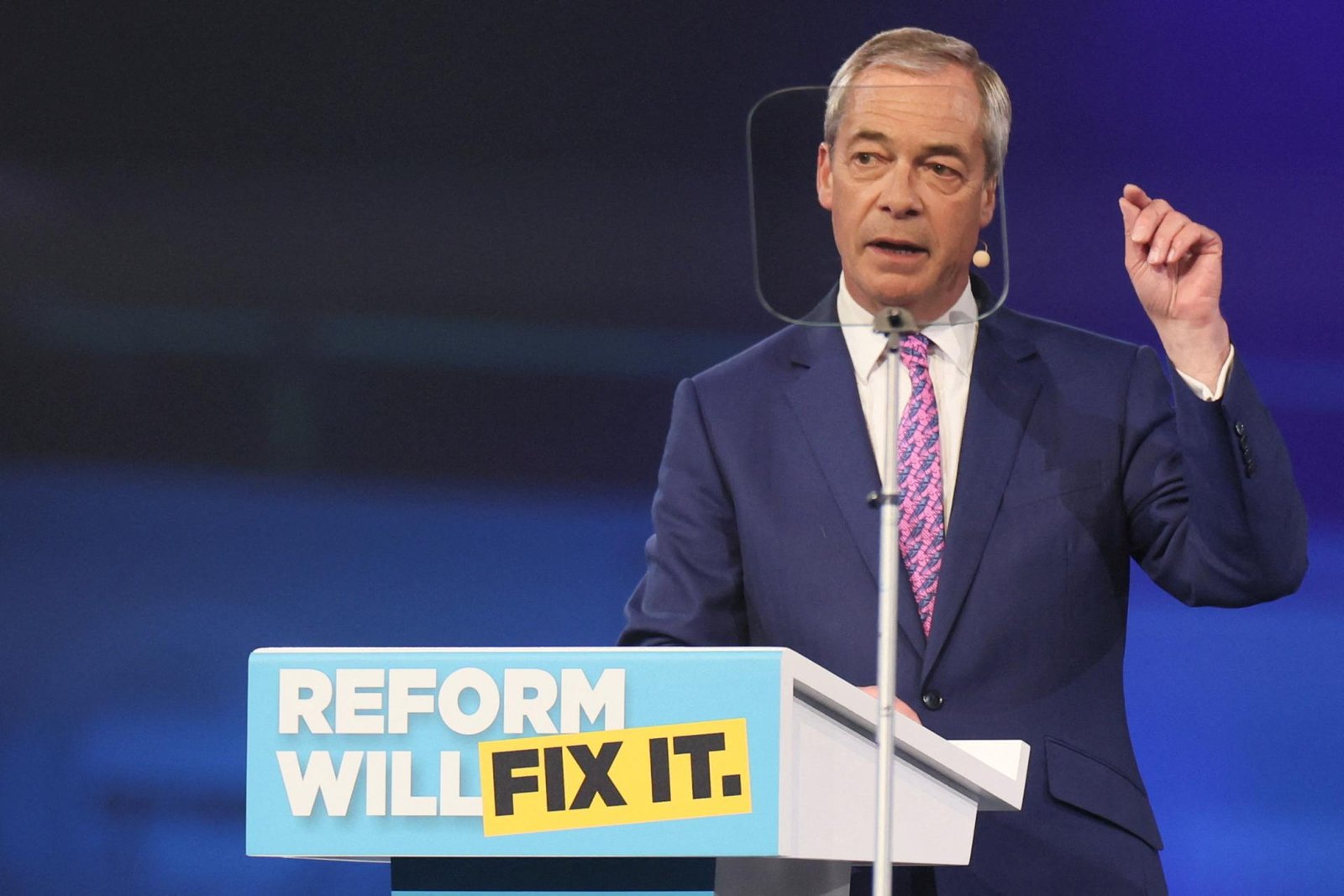 Líder krajne pravicovej strany Nigel Farage chce britskú verziu úradu DOGE, snaží sa o zníženie daní