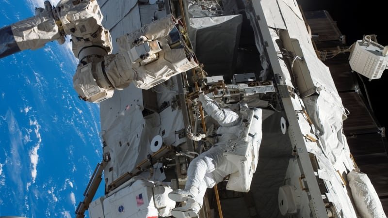 Měli být ve vesmíru pár dní, strávili tam devět měsíců. Američtí astronauti se vrací na Zemi Měli být ve vesmíru pár dní, strávili tam devět měsíců. Američtí astronauti se vrací na Zemi