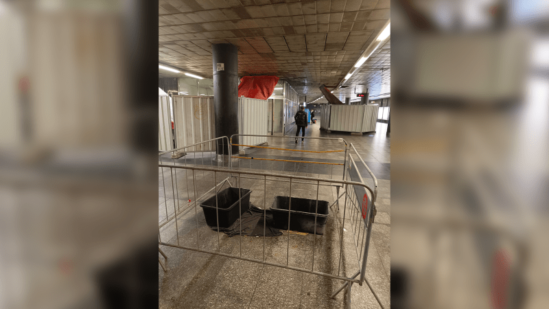 Voda prosakuje i do další stanice pražského metra. Situace je jiná než na Florenci, zní z DPP Voda prosakuje i do další stanice pražského metra. Situace je jiná než na Florenci, zní z DPP