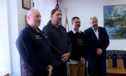 Děti se v Praze propadly pod led, přežily díky dvěma hrdinům. Smekám, děkoval jim šéf policie