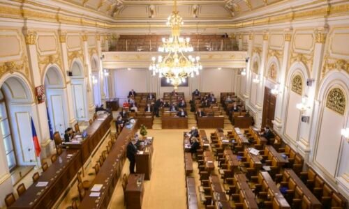 Překvapivý konec hledání zbraně ve Sněmovně: Zůstala na místě, zastupitel ANO si spletl záchody