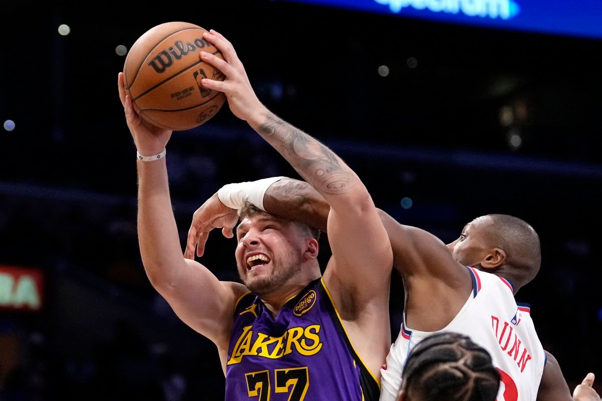 NBA: Cleveland potvrdil rolu najlepšieho tímu ligy, Dončič oslávil narodeniny víťazstvom