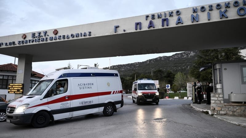 Celou noc vozil popálené, sám zemřel. Požár v Severní Makedonii má další oběť: Řidiče sanitky