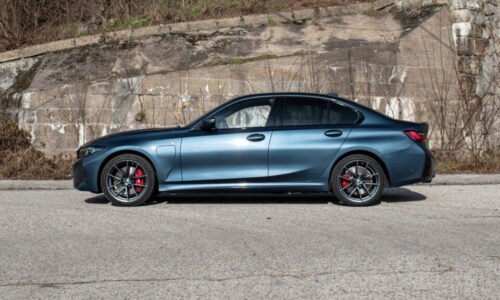 TEST: BMW 330e Xdrive | So silnejšou baterkou
