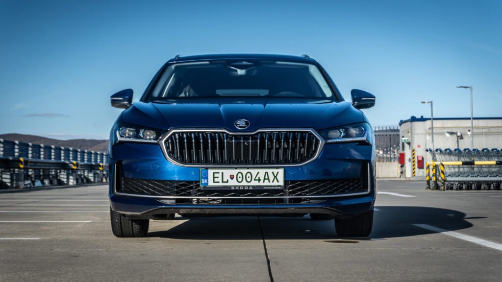 TEST Škoda Superb iV: Kára a kancelář TEST Škoda Superb iV: Kára a kancelář