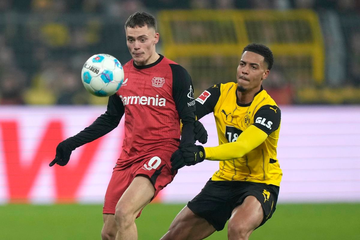 Manchester United lanári záložníka z Bundesligy. Opäť chce položiť na drevo desiatky miliónov