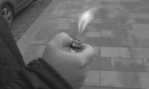 Drama v Pardubicích: Polil se benzínem a chtěl si zapálit cigaretu. Policisté museli zakročit