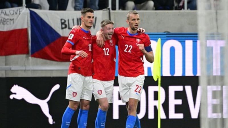 Fotbalisté vezou z Gibraltaru povinnou výhru. Do sítě soupeře nastříleli čtyři góly Fotbalisté vezou z Gibraltaru povinnou výhru. Do sítě soupeře nastříleli čtyři góly