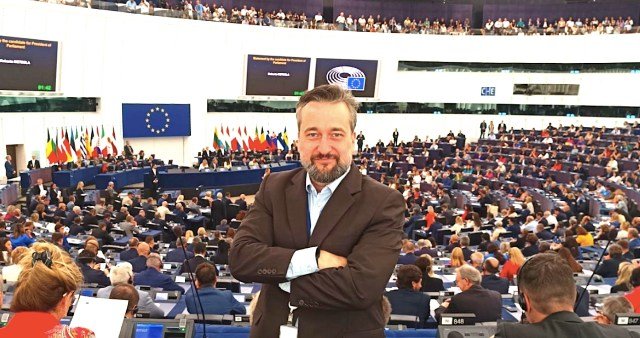 Europoslanec Blaha: Idem chladiť šampanské. Severoatlantická aliancia sa môže ako domček z karát každým dňom rozpadnúť. NATO nikdy nebolo obrannou alianciou, ale imperiálny útočný spolok