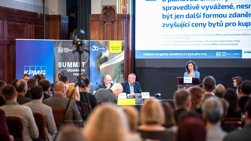 Stát by měl umést cestu developerům. Z daní pak vybere daleko více, kritizují odborníci