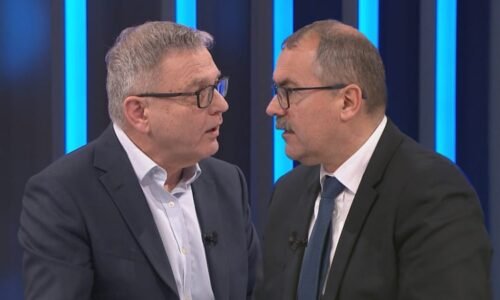 Premiér jako Limonádový Joe vykládá zbraně na stůl, soptil Zaorálek. Žáček se mu vysmál