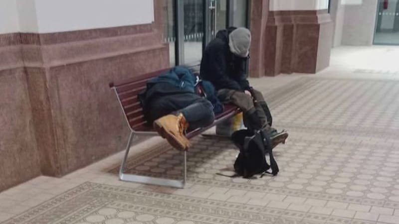 Češi v zimě bezdomovcům koupili 24 tisíc nocleženek. Využít se dají v Praze, Brně i Ostravě Češi v zimě bezdomovcům koupili 24 tisíc nocleženek. Využít se dají v Praze, Brně i Ostravě