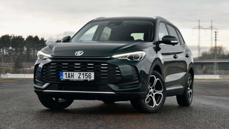 SUV s minimem chyb a cenou půl milionu korun. Nové MG ZS ještě pořádně zamíchá kartami SUV s minimem chyb a cenou půl milionu korun. Nové MG ZS ještě pořádně zamíchá kartami