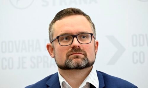 Lipavský za ODS? Zaprodal se, na místě páteře má velkou flexibilitu, pustil se do něj Peksa