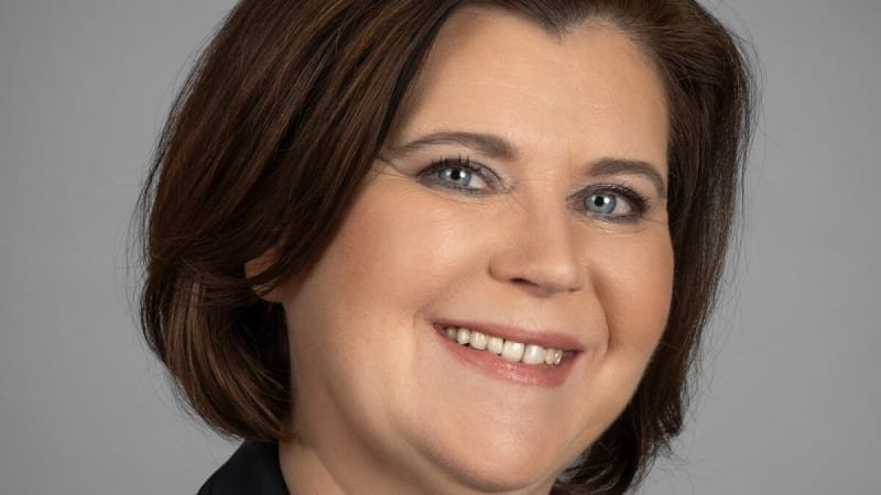 Porodila jsem dítě 16letému otci, přiznala islandská ministryně. Po odhalení aféry rezignovala Porodila jsem dítě 16letému otci, přiznala islandská ministryně. Po odhalení aféry rezignovala