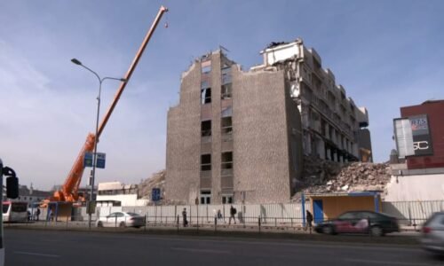 Špína a všudypřítomný prach: Lidé z Brna si stěžují na demolici Prioru, firma se brání