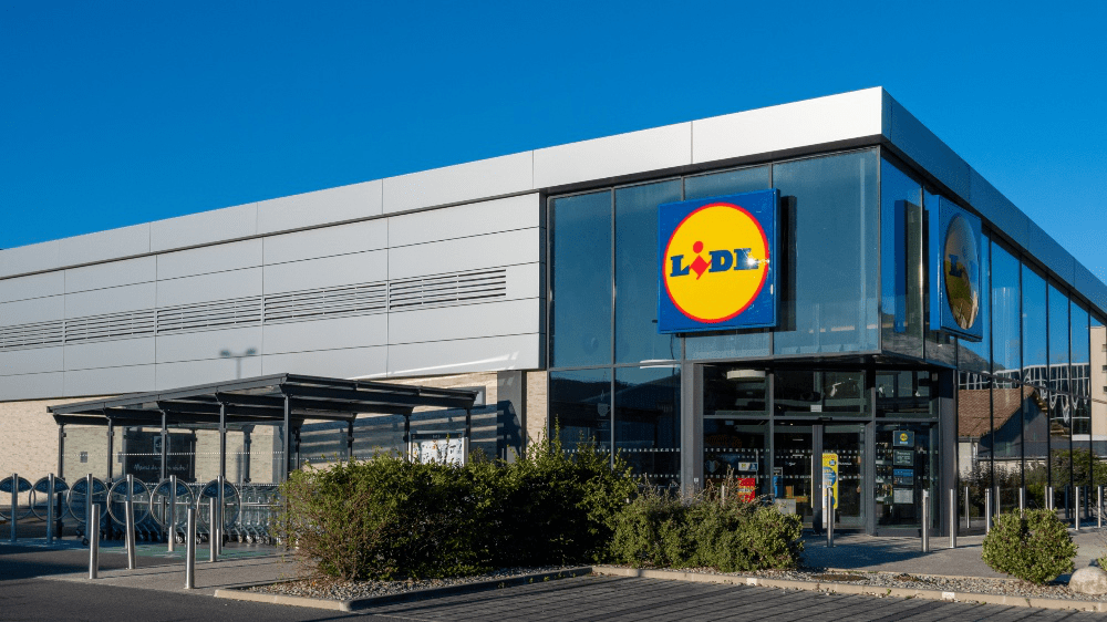 Lidl investuje do Slovenska. Nové predajne, vyššie platy a podpora komunít Lidl investuje do Slovenska. Nové predajne, vyššie platy a podpora komunít