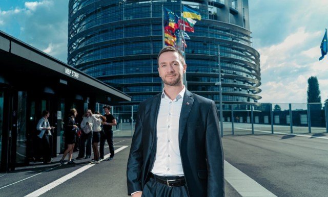 Každý Slovák zaplatí 1800 eur za vojnové besnenie eurokomisie Každý Slovák zaplatí 1800 eur za vojnové besnenie eurokomisie