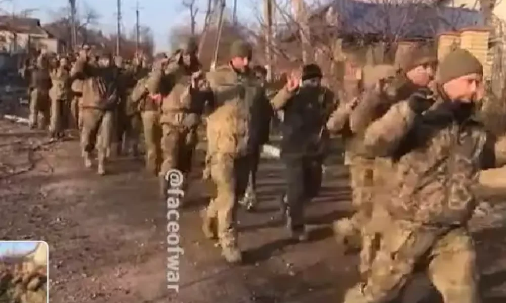 VIDEO: Masívna kapitulácia pri Kursku: Viac ako 1 100 Ukrajincov prekonalo rekord z Bachmutu