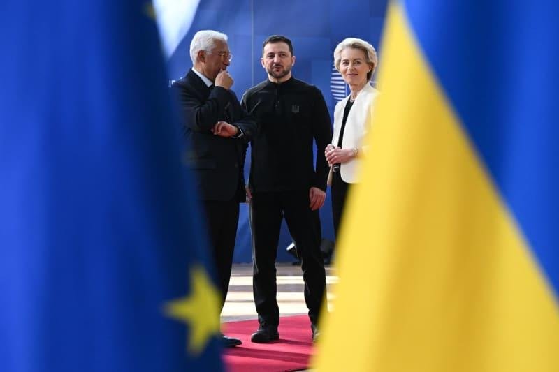 Trump zvyšuje tlak na Kyjev uprostred znepokojených Európanov zhromaždených v Bruseli Trump zvyšuje tlak na Kyjev uprostred znepokojených Európanov zhromaždených v Bruseli