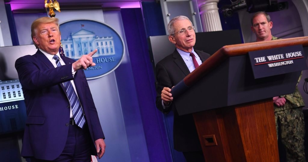 Donald Trump anuloval preventívne milosti udelené Bidenom pre covidového zločinca Fauciho