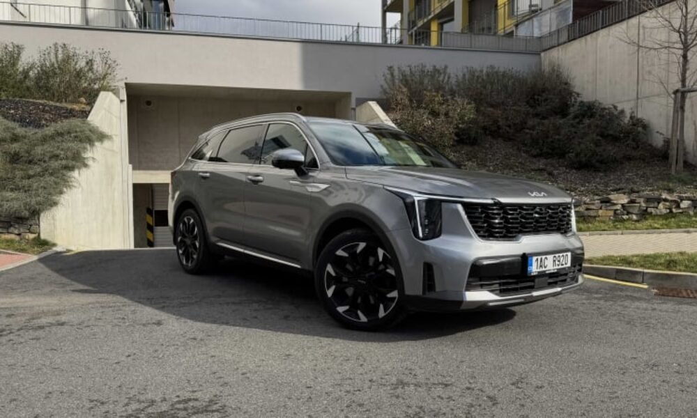 Kia Sorento má po modernizaci. Poloprémiové SUV se ztrácí v nabité konkurenci