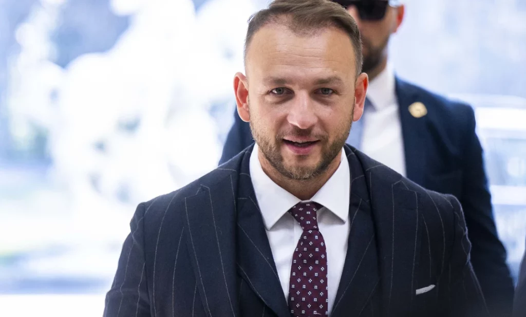 Video: Matúš Šutaj Eštok reaguje na Roberta Fica a Tibora Gašpara