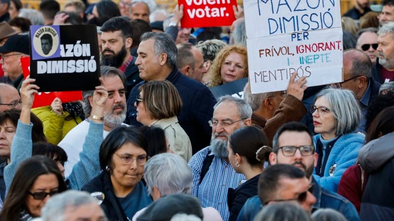 REPORTÁŽ: Kongres politiků v márnici je nejvyšší urážka, bouří se lidé ve zlomené Valencii REPORTÁŽ: Kongres politiků v márnici je nejvyšší urážka, bouří se lidé ve zlomené Valencii