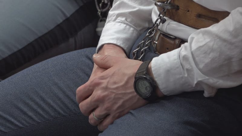 Na nůž se napíchl sám, brání se obžalovaný kuchař. Poraněný utrpěl sedm bodnořezných ran