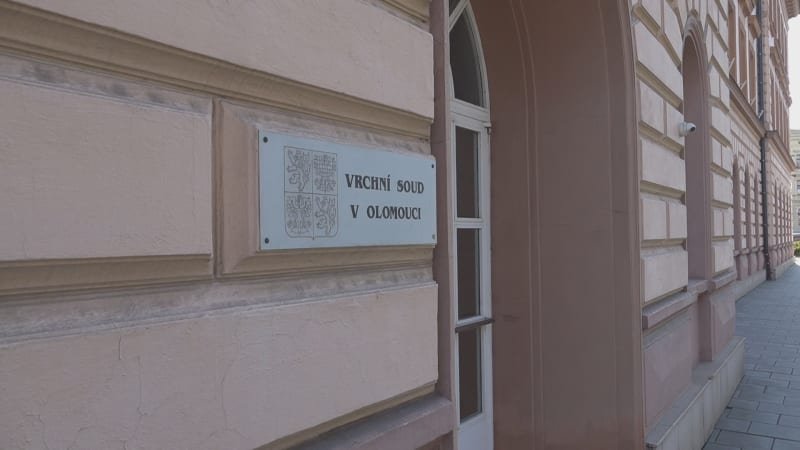 Matka s otčímem nutili retardované dcery k prostituci. Olomoucký soud upravil původní verdikt Matka s otčímem nutili retardované dcery k prostituci. Olomoucký soud upravil původní verdikt
