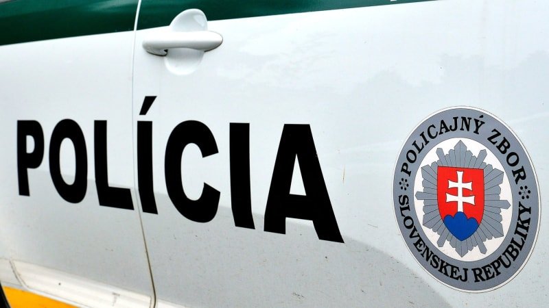 Pětice agresorů v Trnavě surově zmlátila muže. Kopali ho a bili holí, oběť skončila v nemocnici Pětice agresorů v Trnavě surově zmlátila muže. Kopali ho a bili holí, oběť skončila v nemocnici