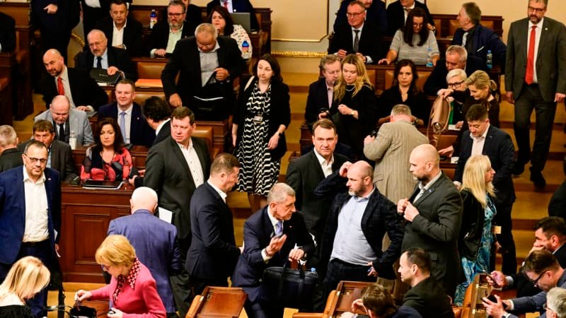 Volby budou napínavější než kdy dřív. Hlasy poštou se sečtou na konec, může přijít zvrat Volby budou napínavější než kdy dřív. Hlasy poštou se sečtou na konec, může přijít zvrat