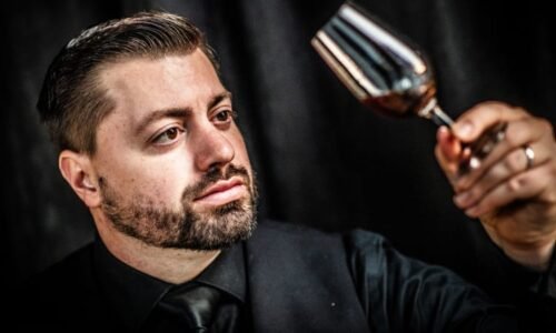 Martini glass: Elegance sama i noční můra číšníků. Koktejlová ikona slaví 100 let