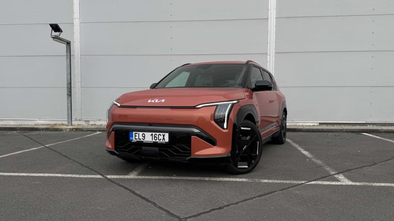 Skvělý elektromobil, který příliš nezabaví. Nová Kia EV3 sází hlavně na mladé rodiny Skvělý elektromobil, který příliš nezabaví. Nová Kia EV3 sází hlavně na mladé rodiny